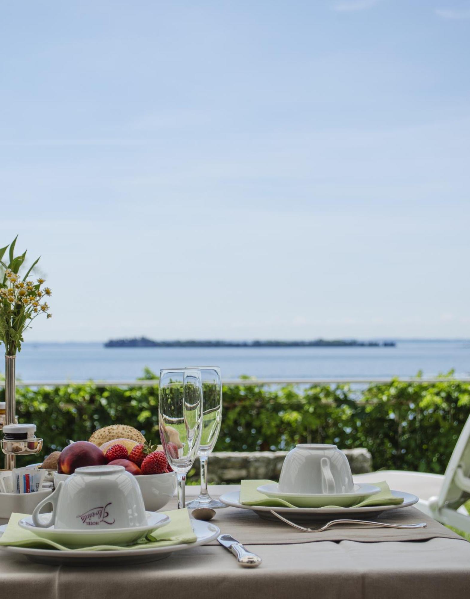 Hotel Villa Florida & Suite Apartments ガルドーネ・リヴィエラ エクステリア 写真